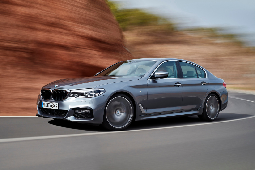 SMALL_[新聞照片一] 本月入主正2019年式全新BMW 5系列可享0頭款低月付9,900元起，指定車型再享三年乙式全險